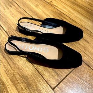 Antonio Melani black leather slip on size 6 1/2